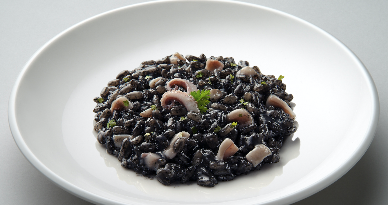 Arroz negro meloso de chipirones de A Punto