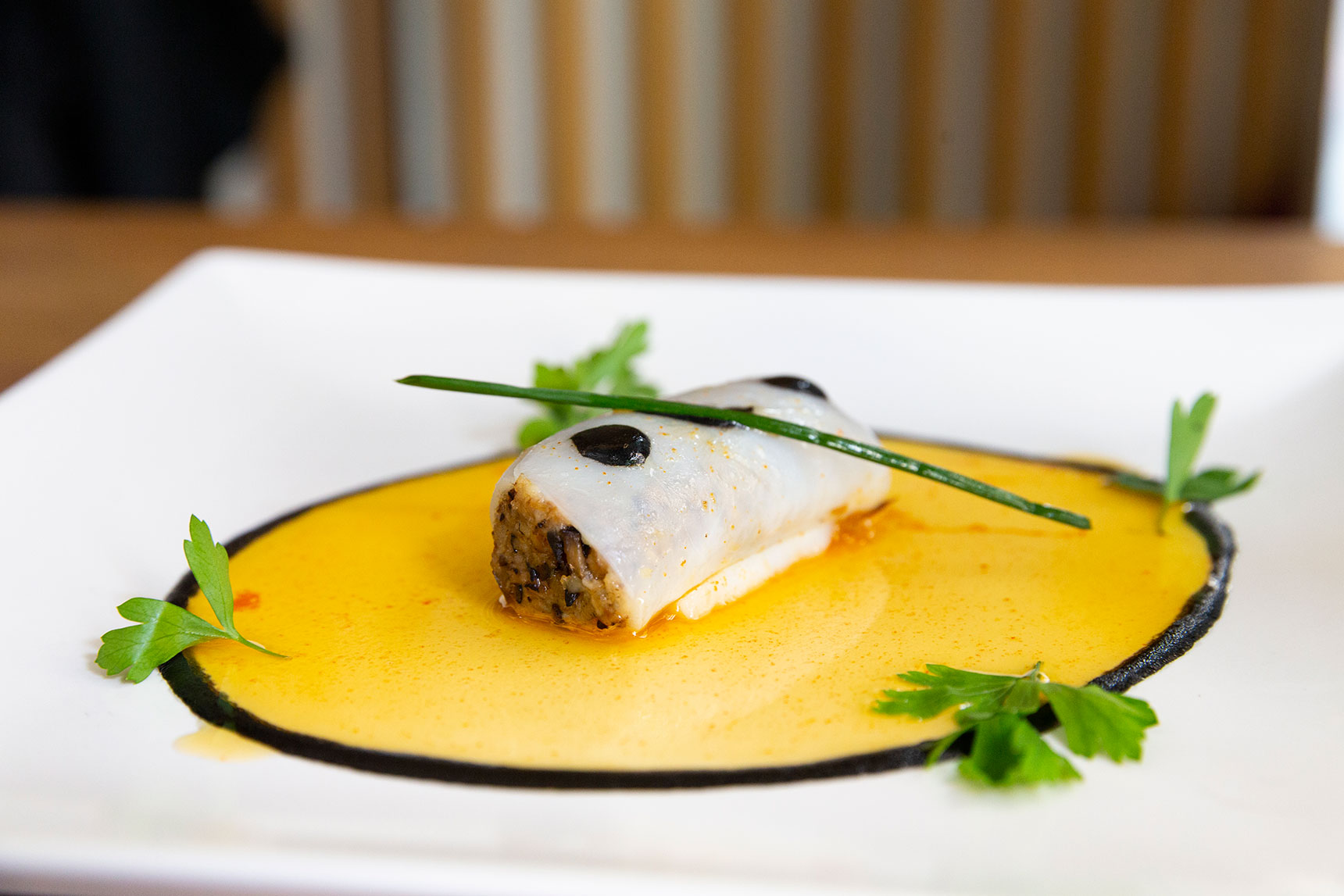 Canelones-de-sepia-rellenos-de-langostinos-y-setas